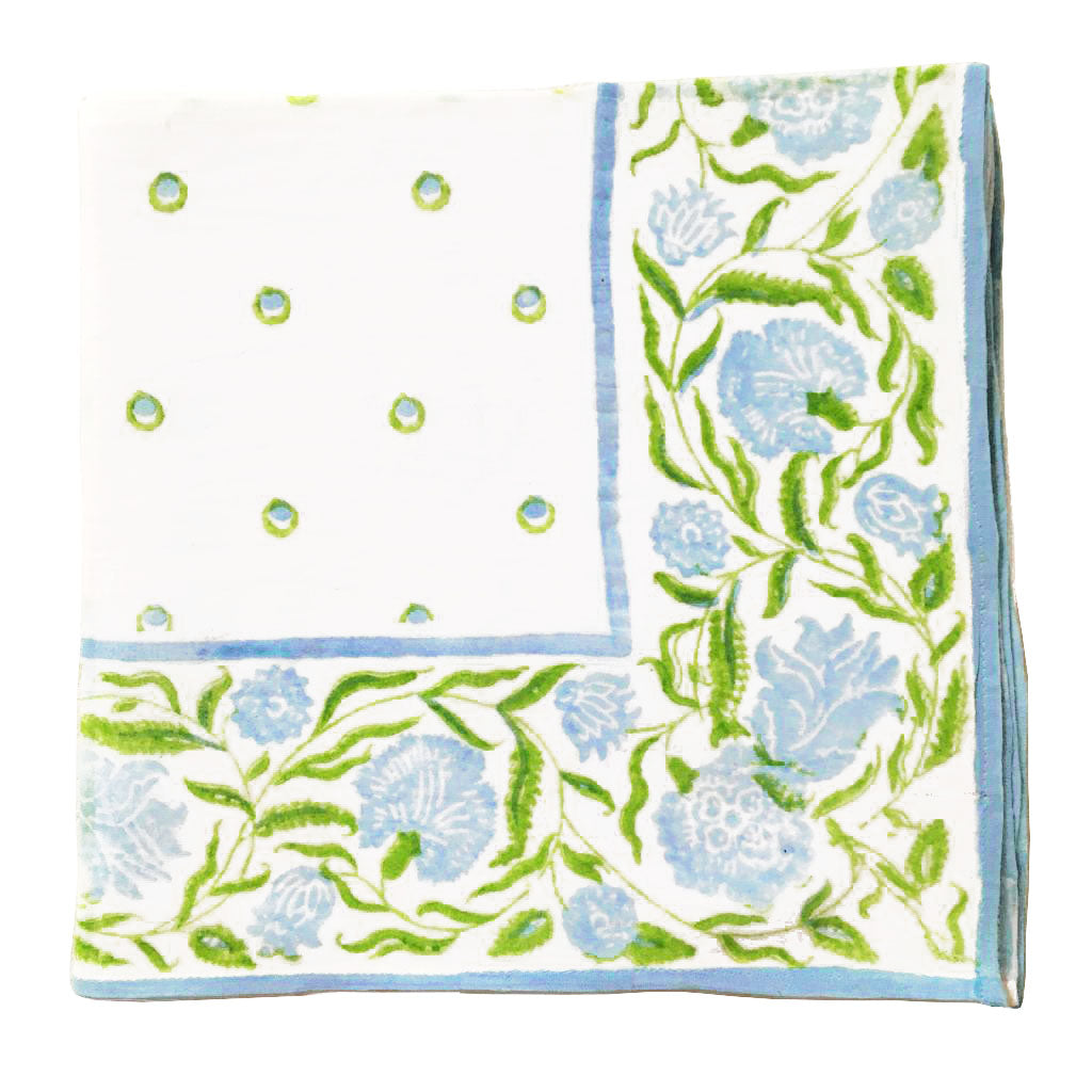 Foulard  carré 100cm x 100cm. impression block print  sur du voile de coton. Couleurs: bleu ciel et vert sur fond blanc. Motifs: pois et fleurs en bordure